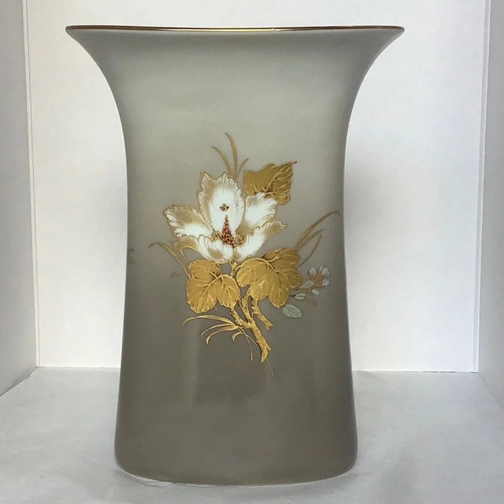 Vintage AK Kaiser Ovid Porcelain Vase called “Desiree” West Germany